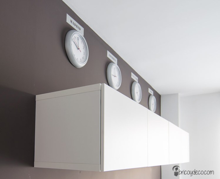 decorar la pared con vinilo efecto acero inoxidable