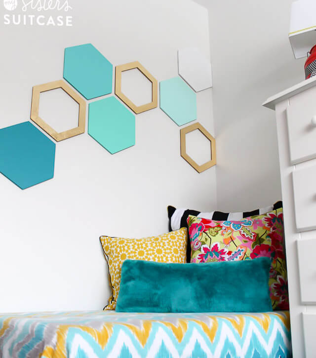 mural con hexágonos decorativos