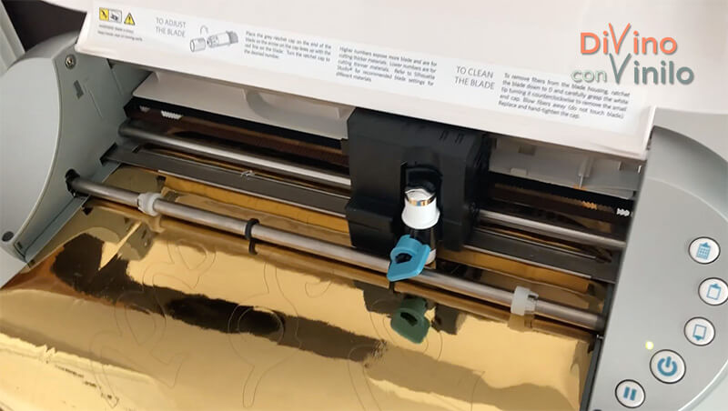 cartel de Navidad con letras de vinilo doradas