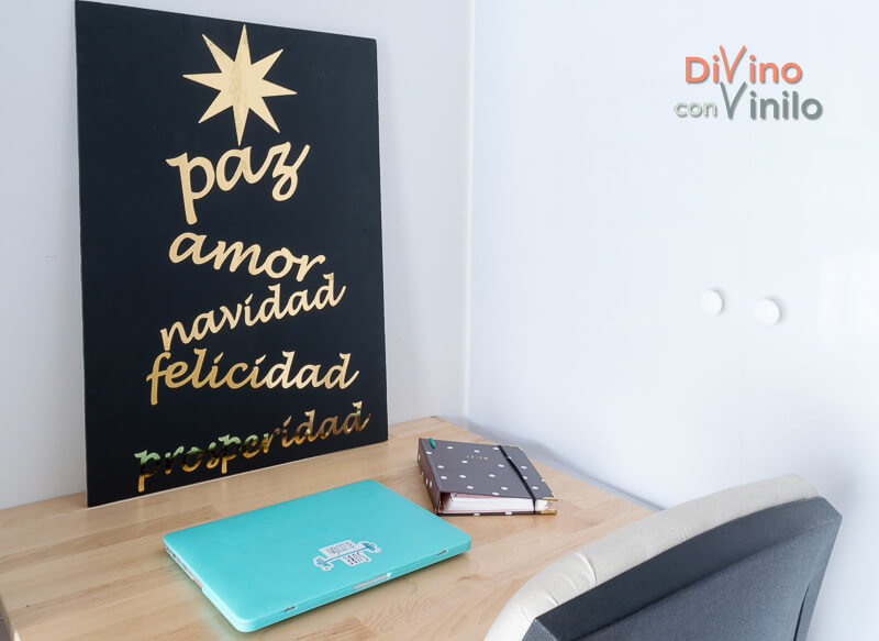 cartel navideño con letras de vinilo dorado